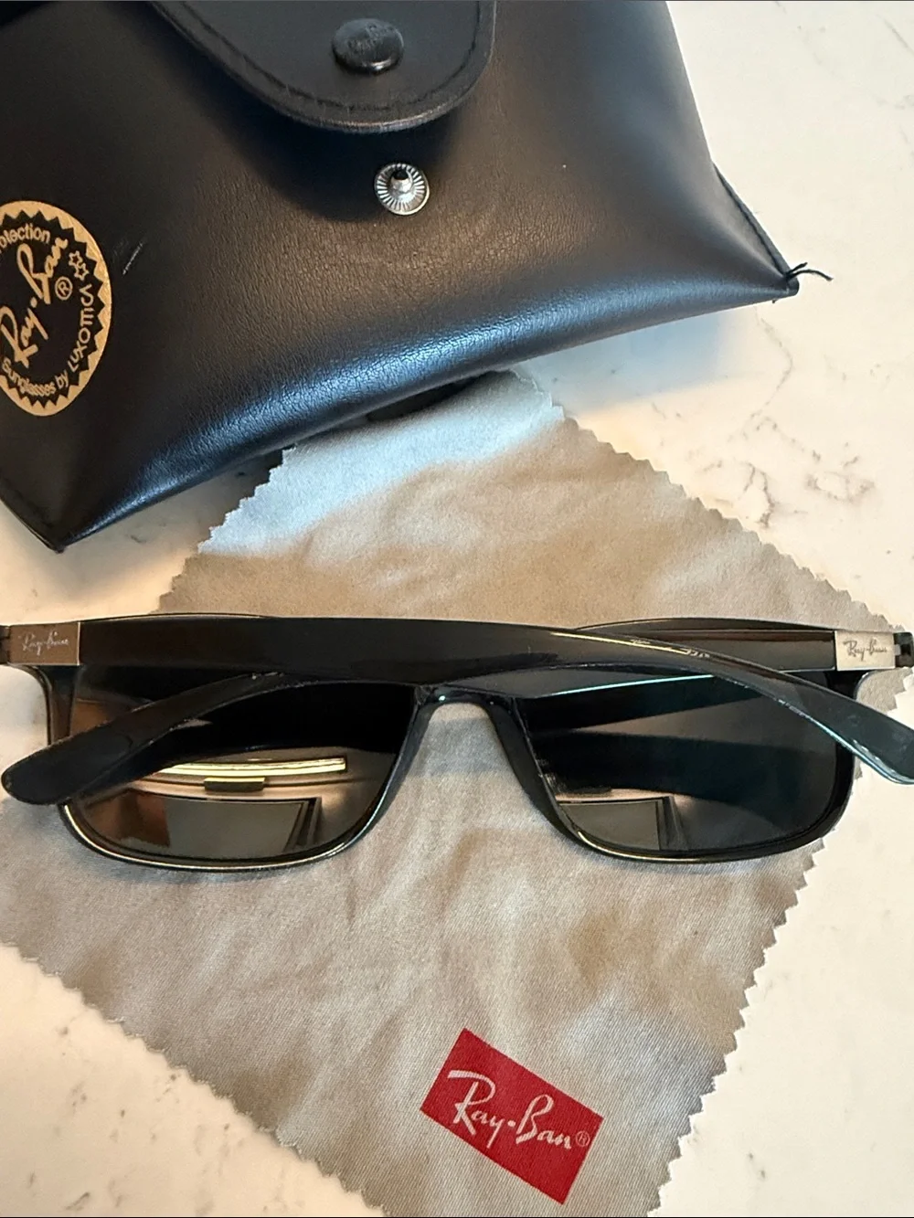 Ray-Ban Black sunglasses with Accessory Case and extra set of polarized lenses